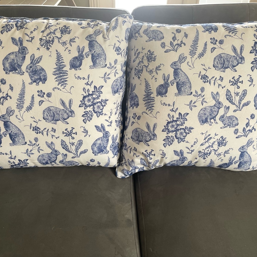 2 PK Rachel Ashwell Easter Bunny Rabbit Blue Toile Reversible Pillows